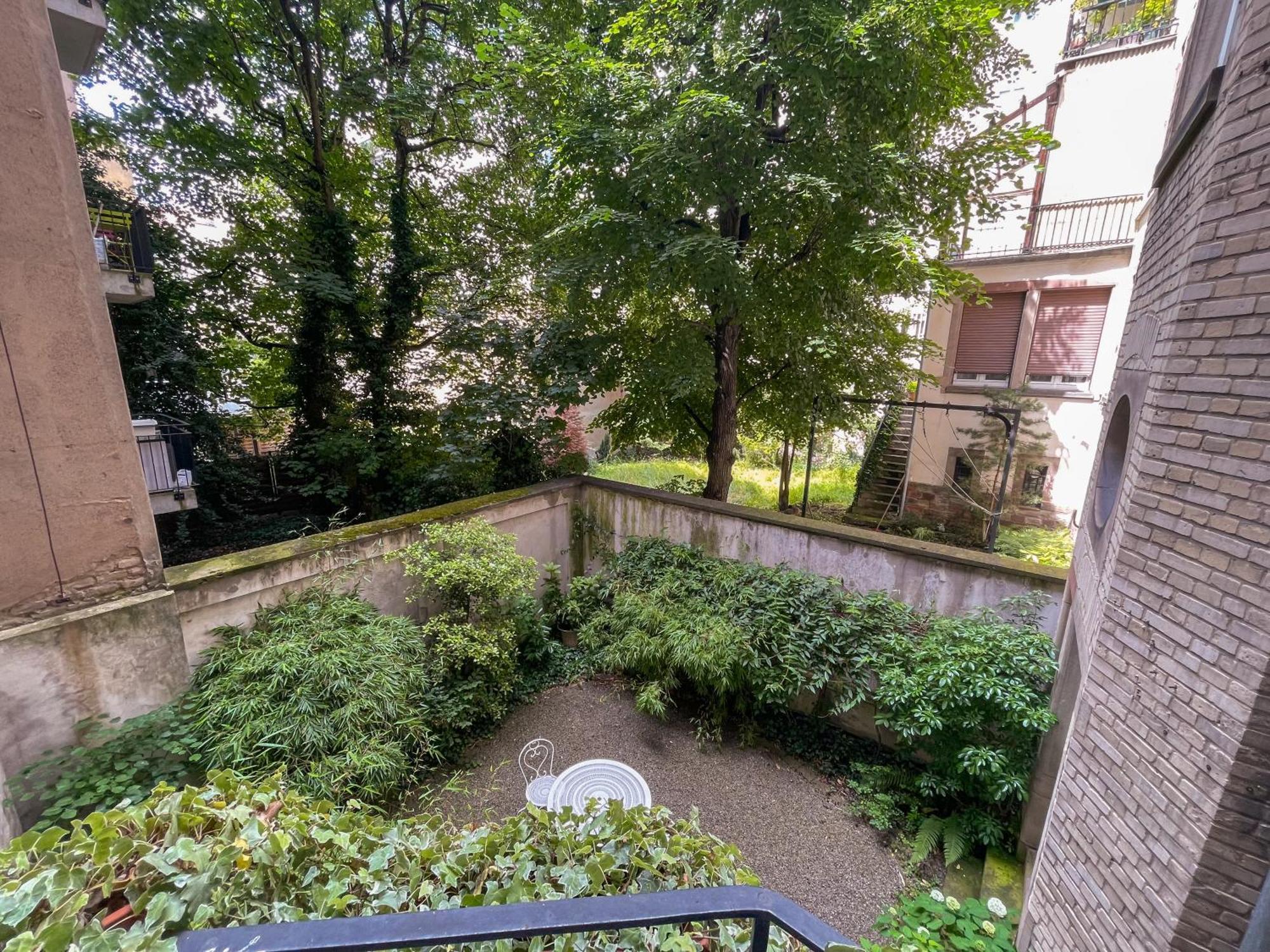De Standing 200m² Apartment
